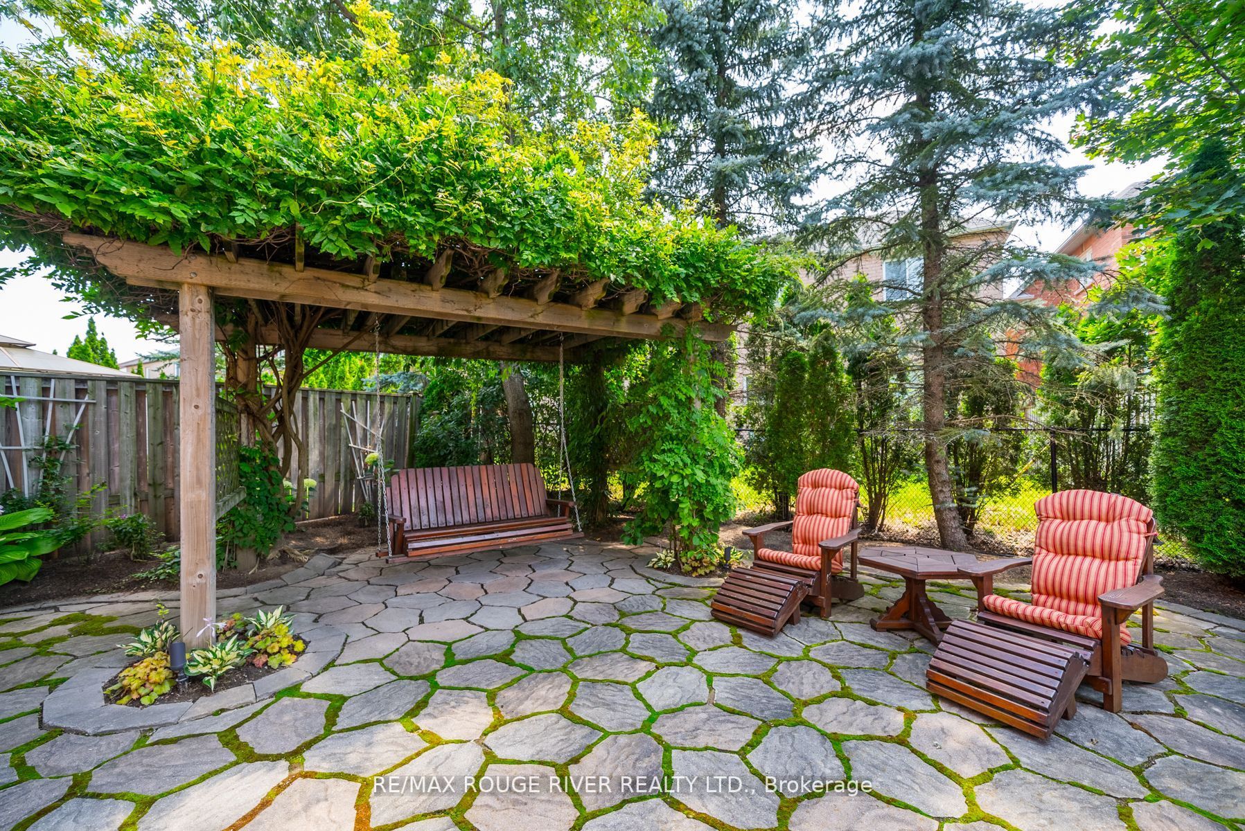 76 Montebello Cres