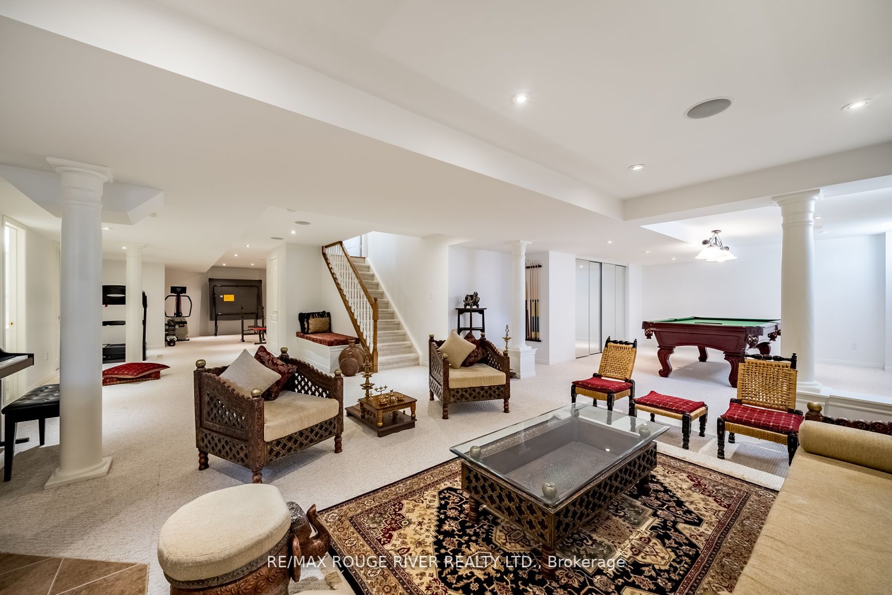 76 Montebello Cres