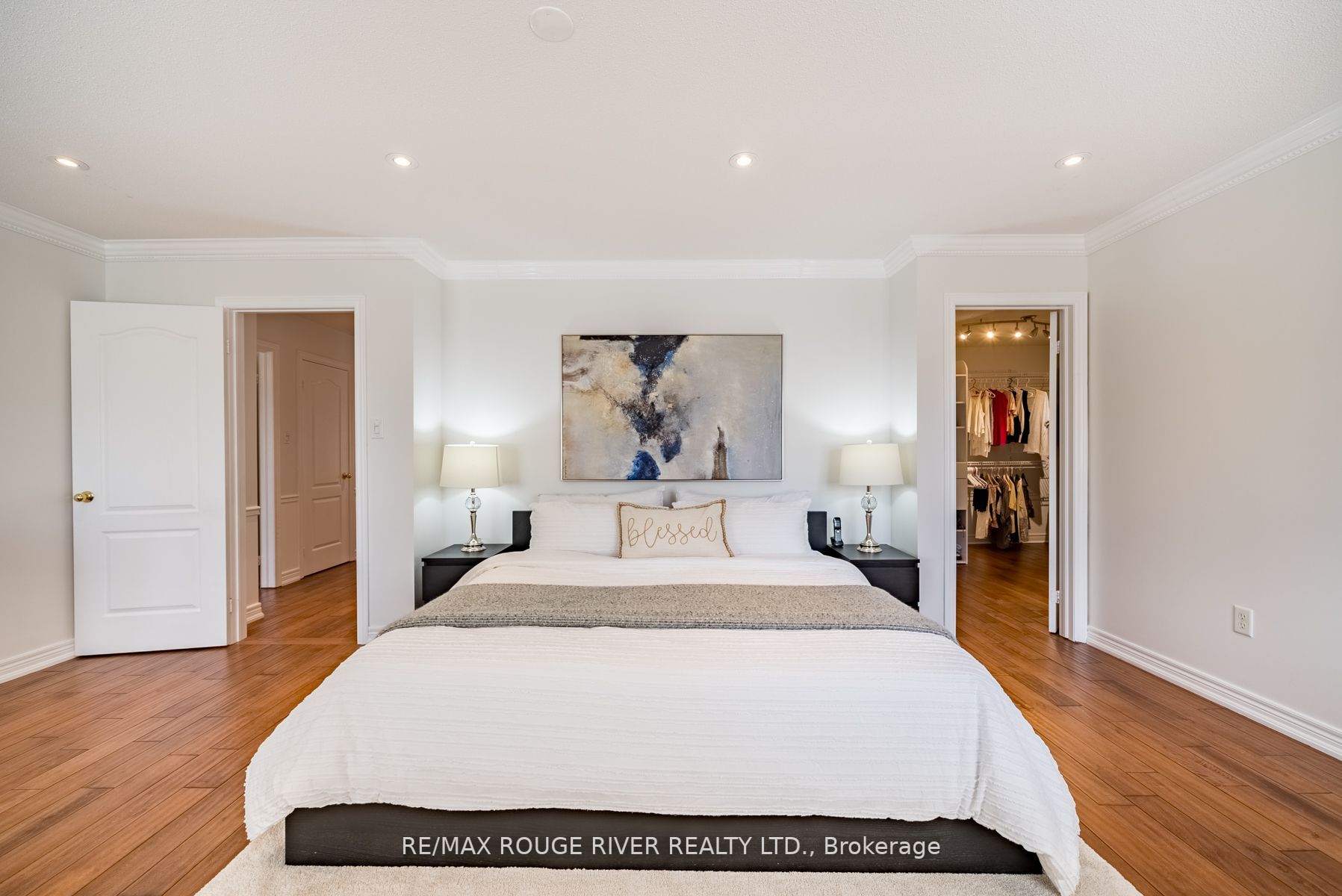 76 Montebello Cres