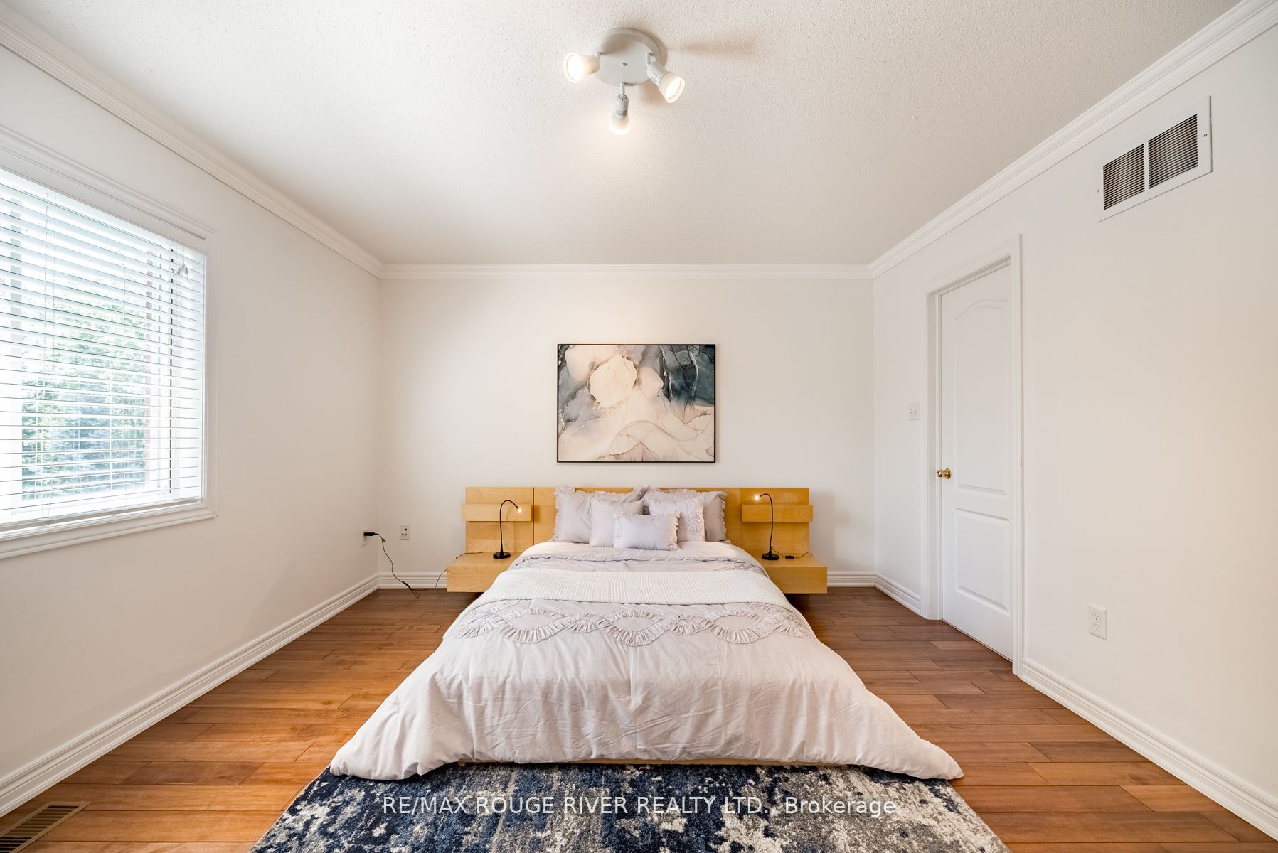 76 Montebello Cres