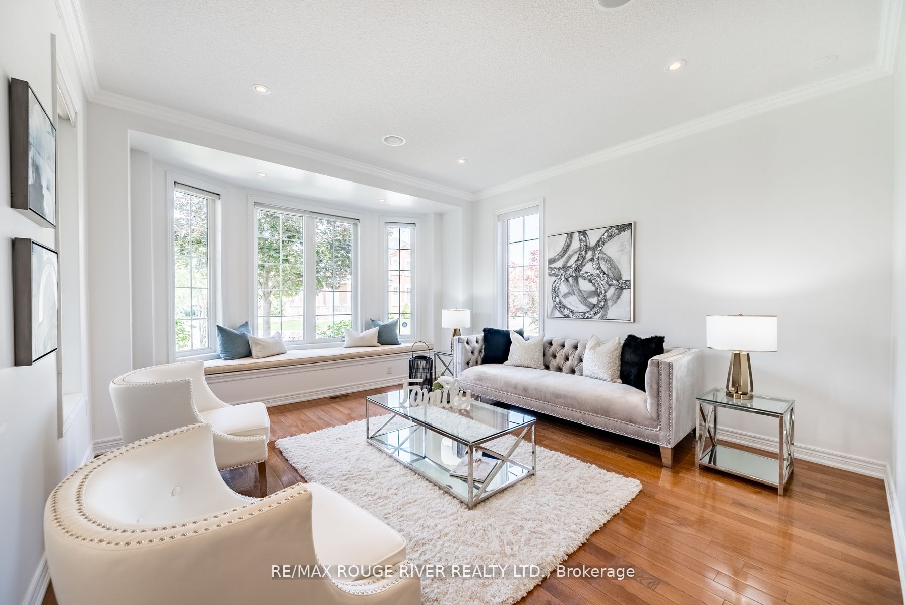 76 Montebello Cres