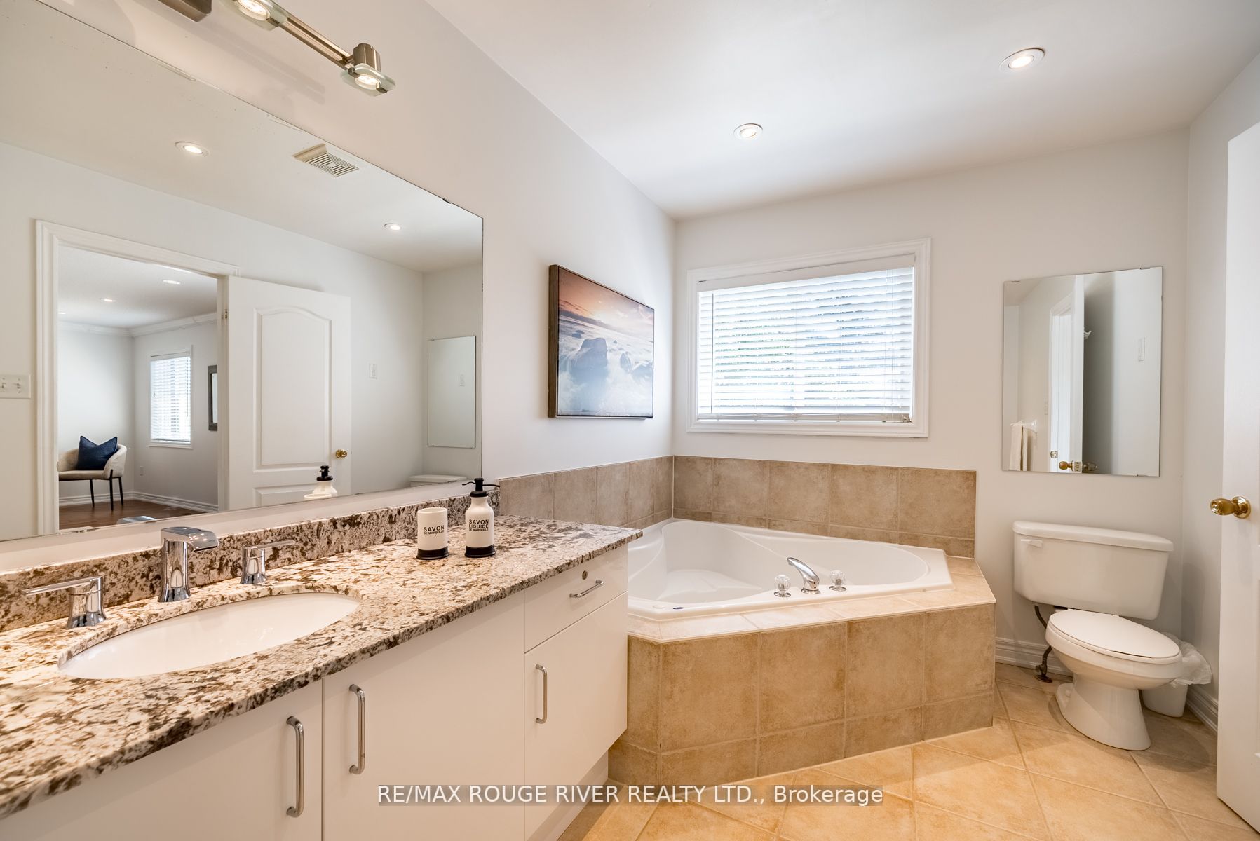 76 Montebello Cres
