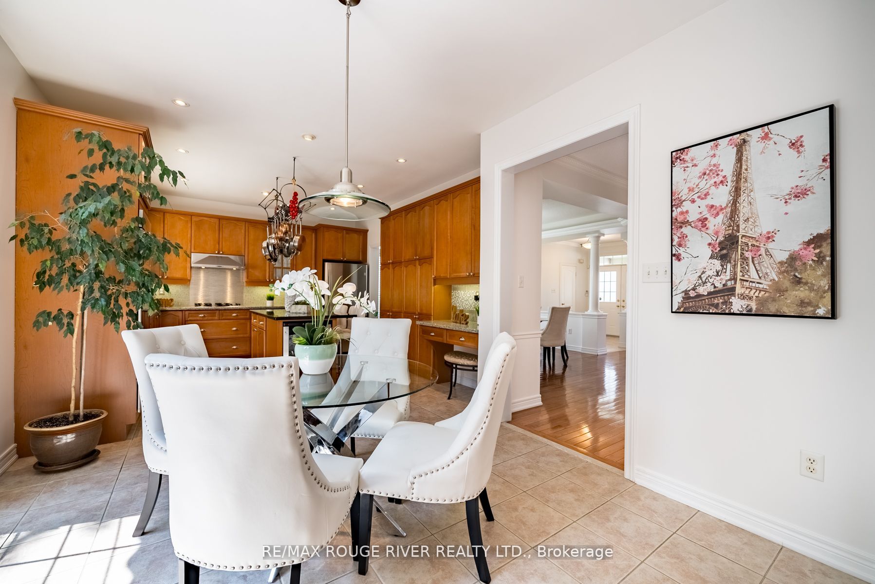 76 Montebello Cres