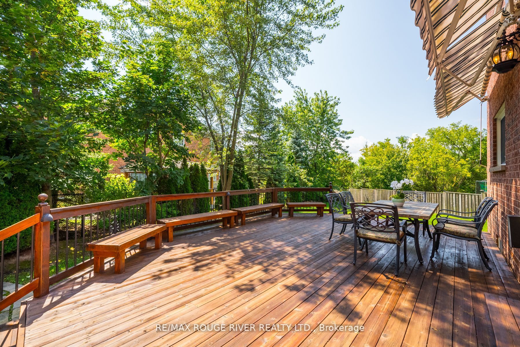 76 Montebello Cres