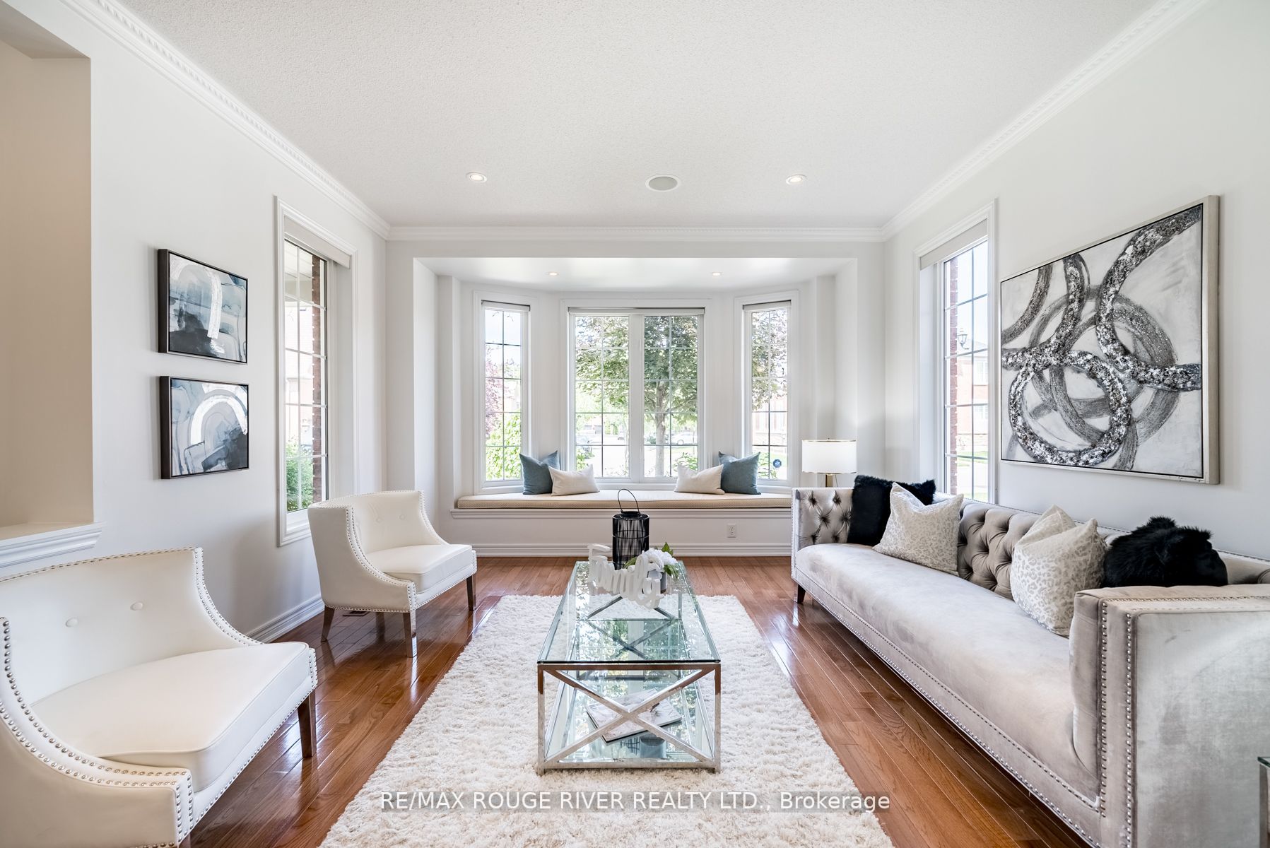 76 Montebello Cres