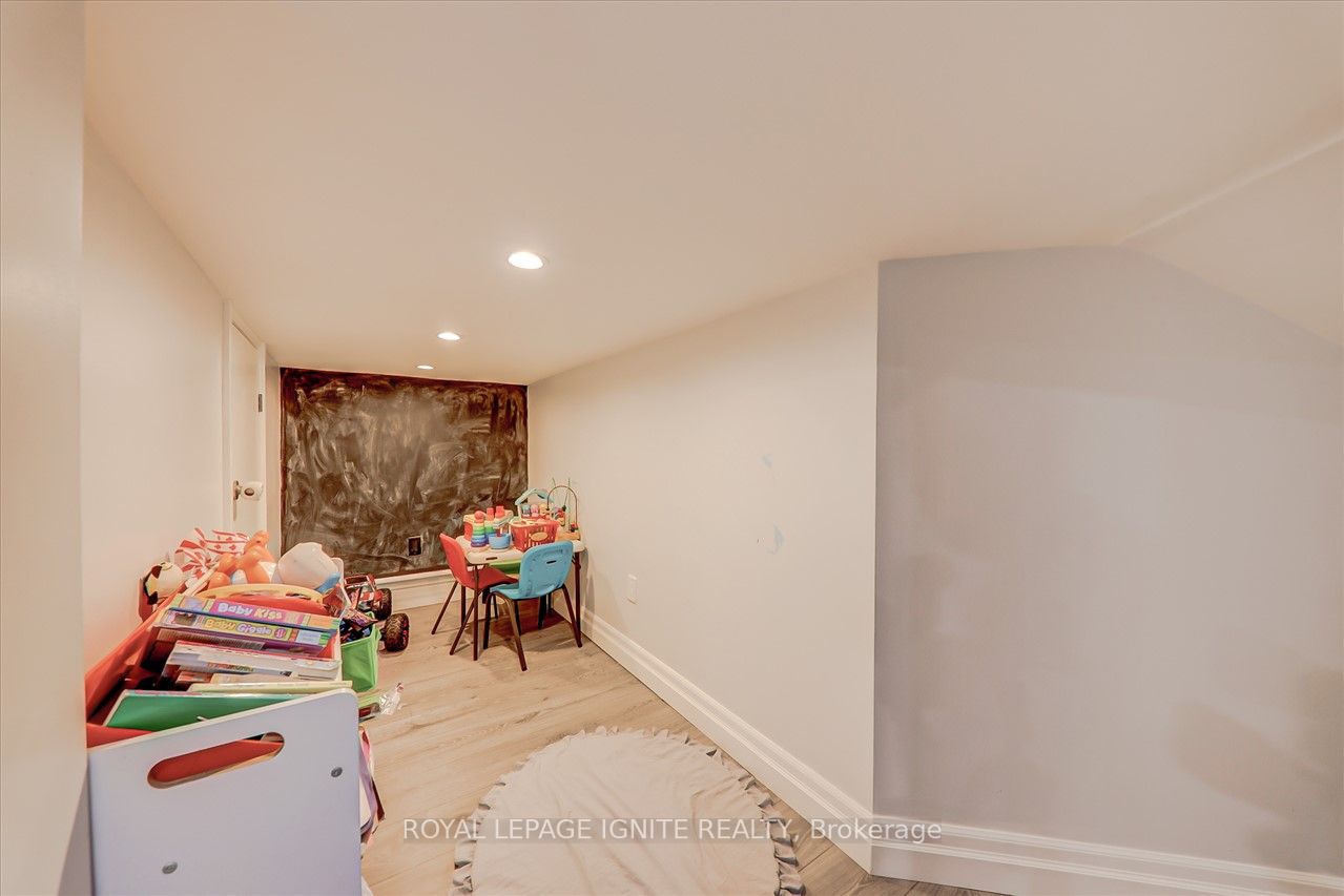 95 Baycliffe Drive