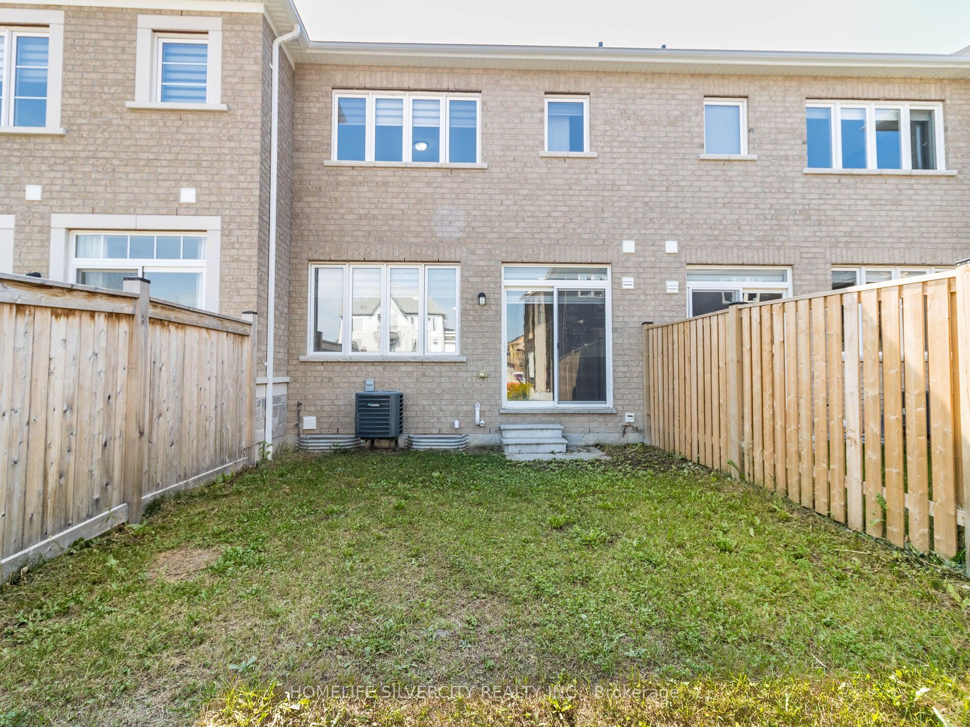 1183 Cactus Cres