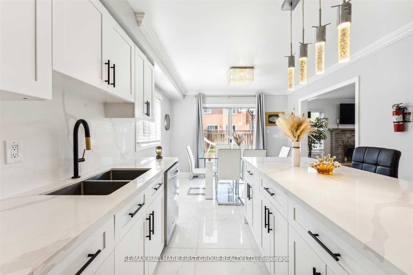 200 Mossbrook Sq