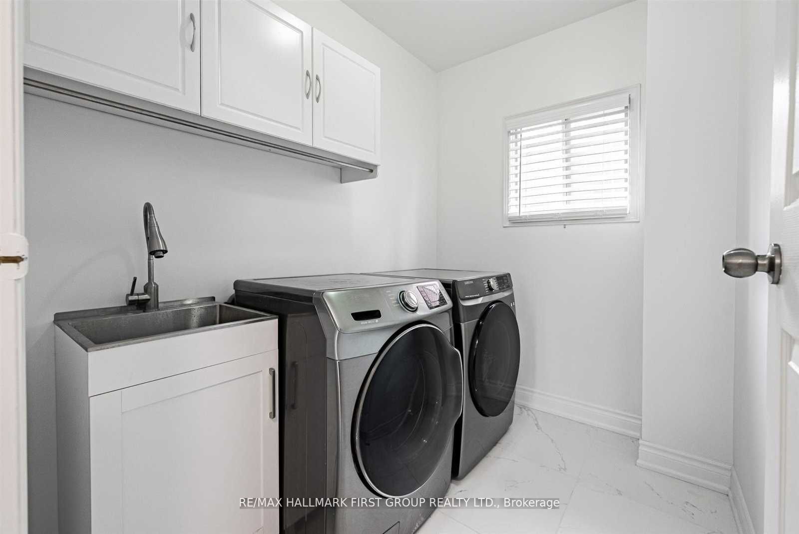 200 Mossbrook Sq
