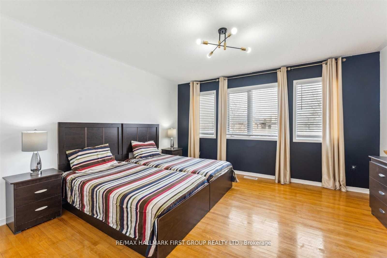 200 Mossbrook Sq