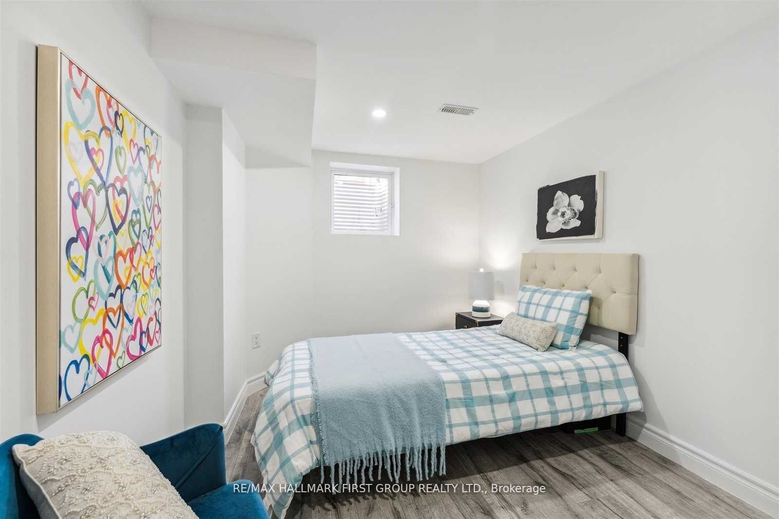 200 Mossbrook Sq