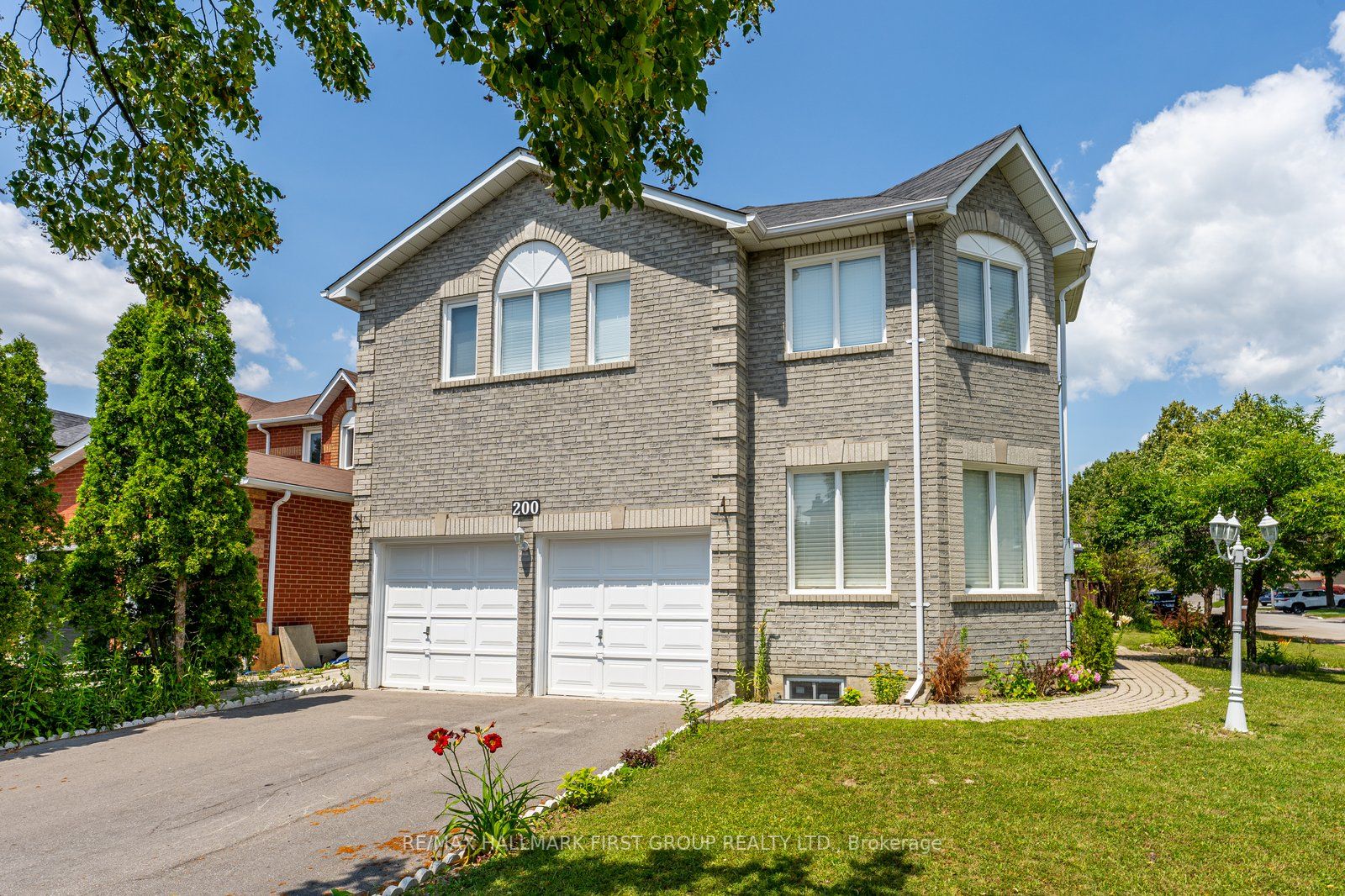 200 Mossbrook Sq