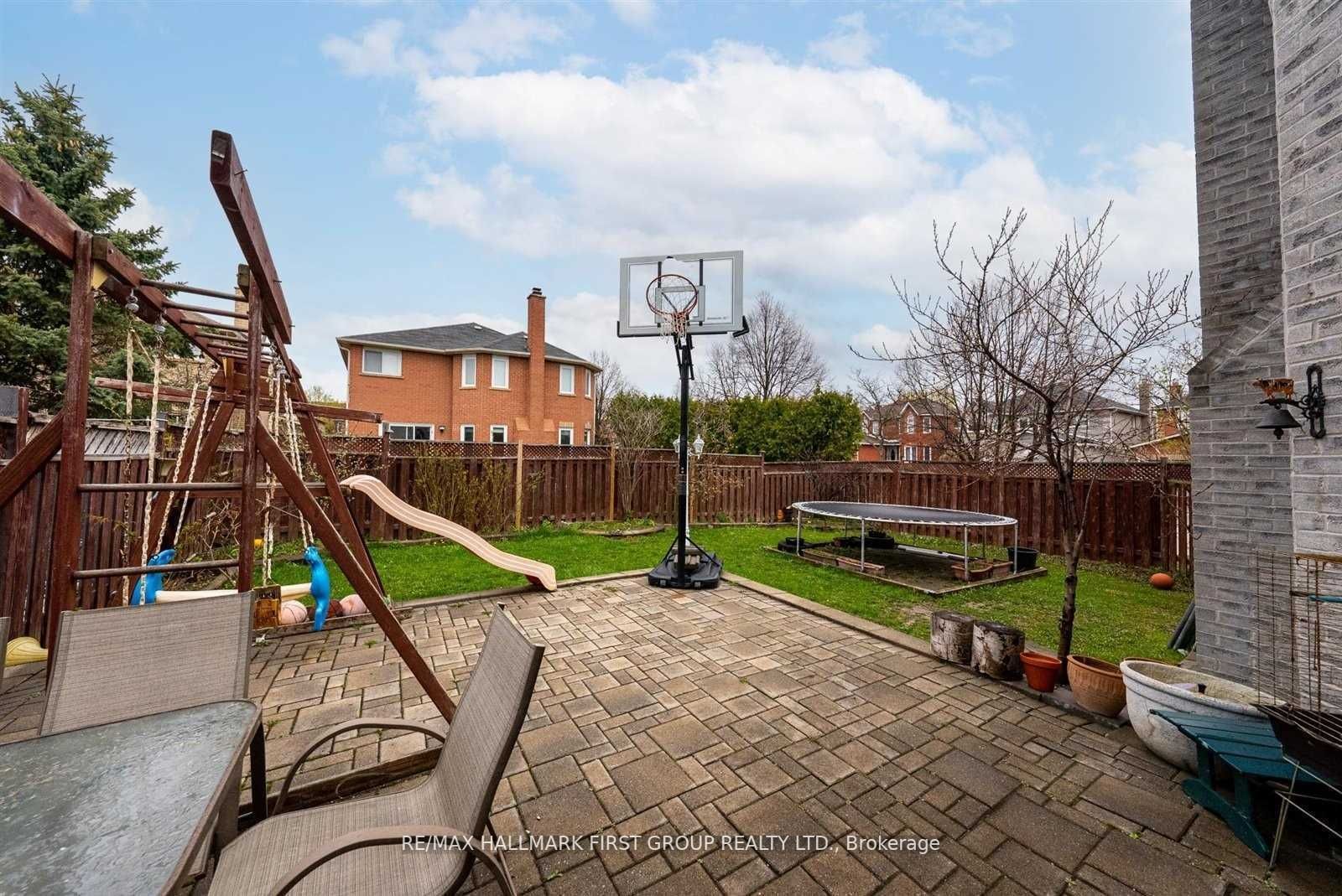 200 Mossbrook Sq