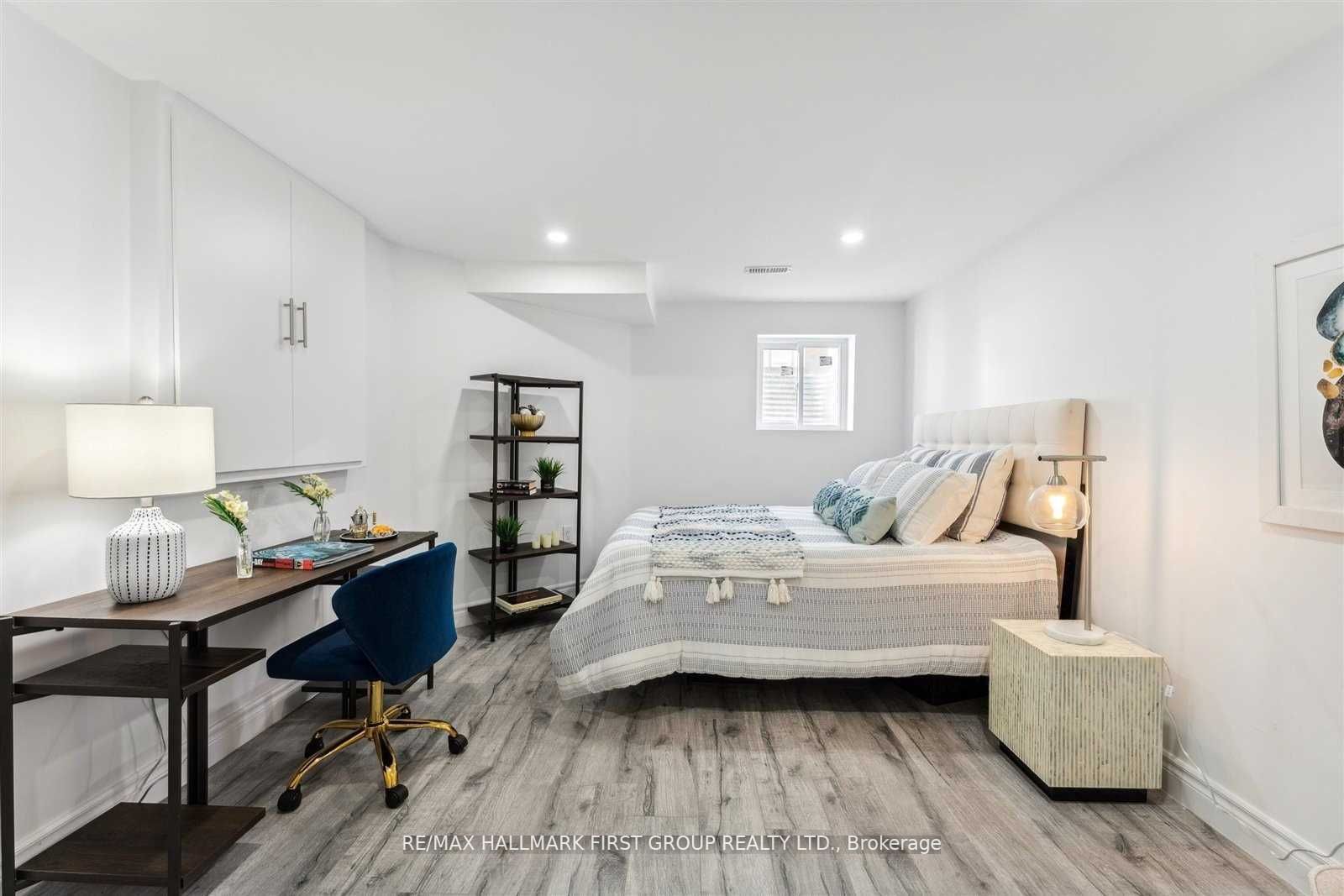 200 Mossbrook Sq