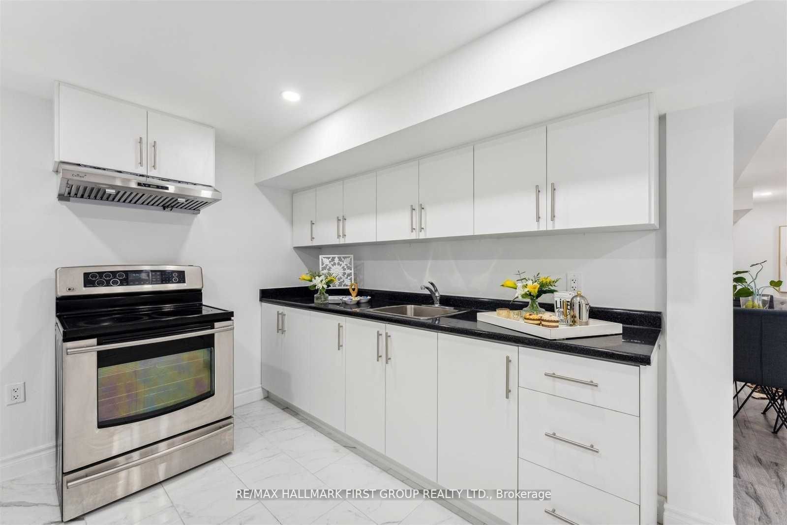 200 Mossbrook Sq