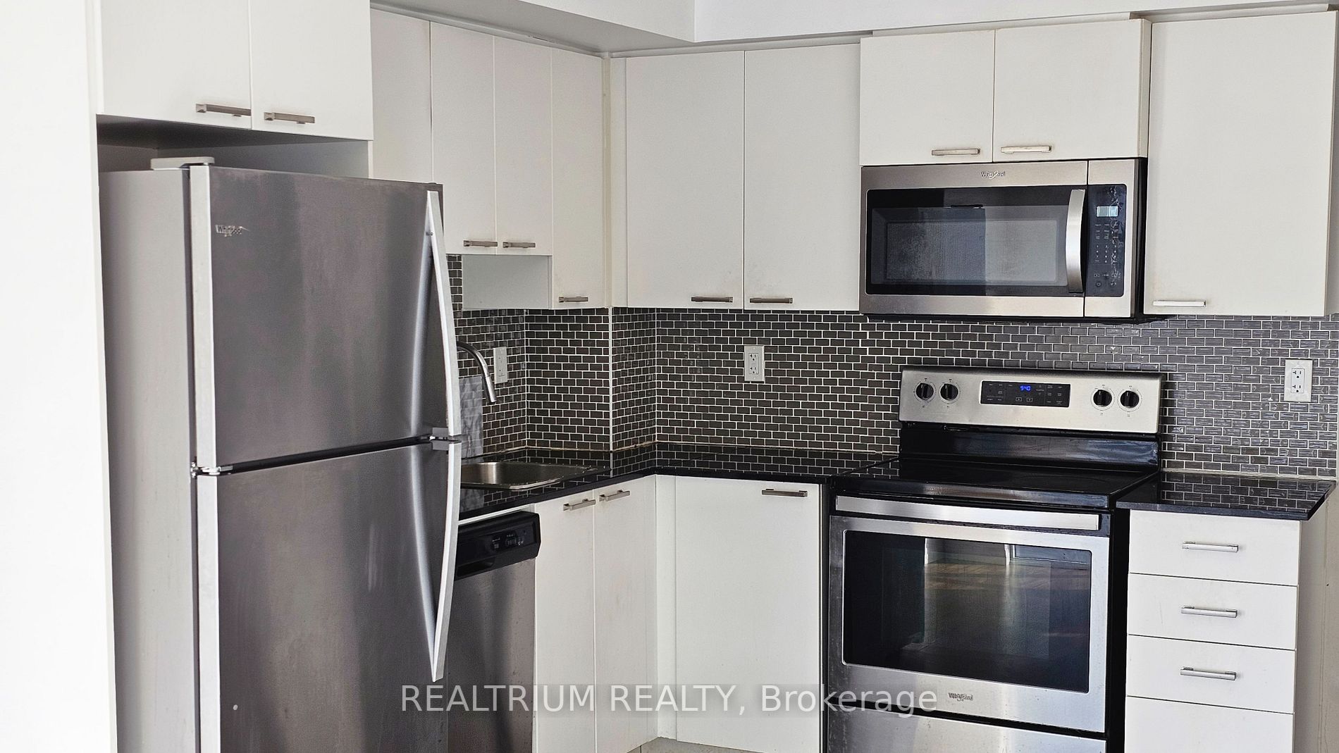 2152 Lawrence Ave E, #607