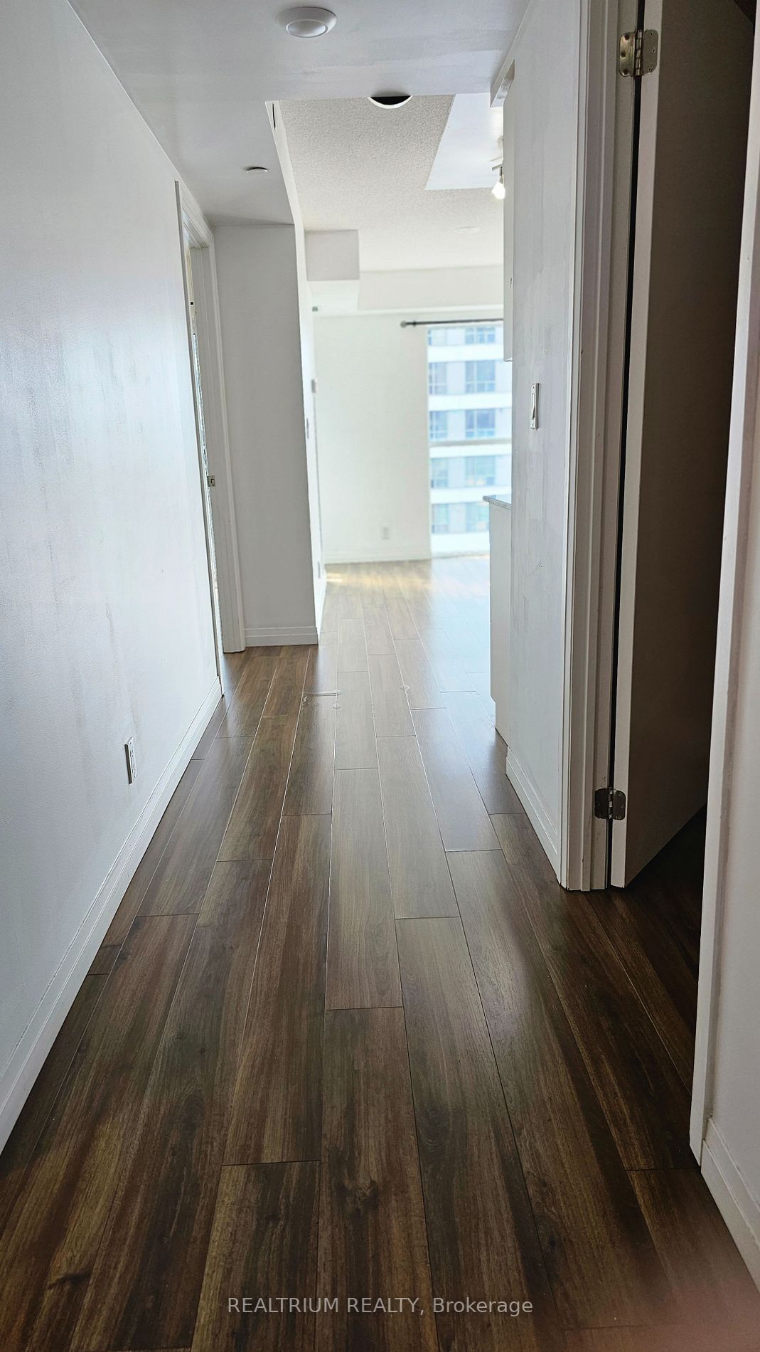 2152 Lawrence Ave E, #607