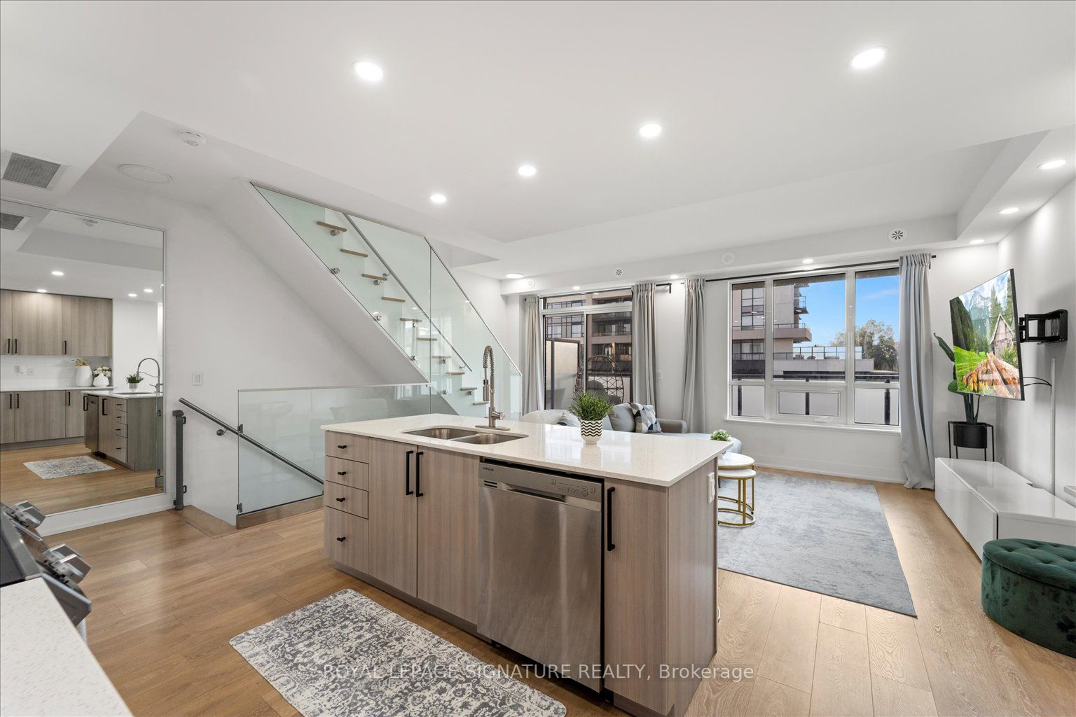 1245 Bayly St, #Th10