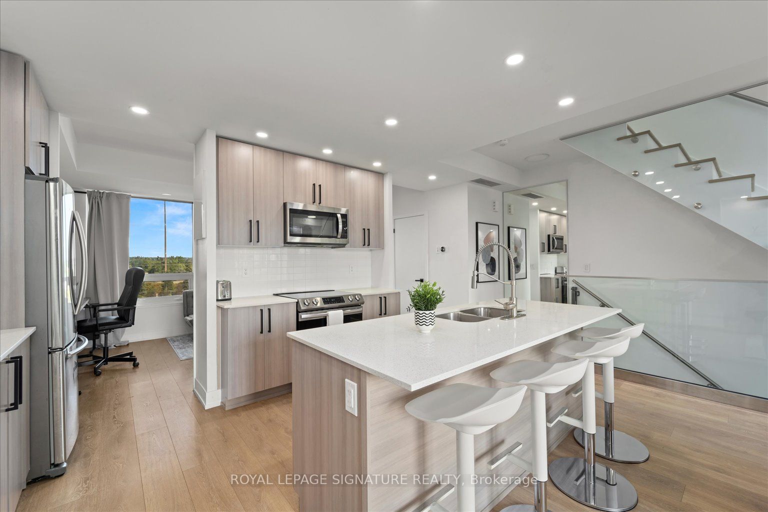 1245 Bayly St, #Th10