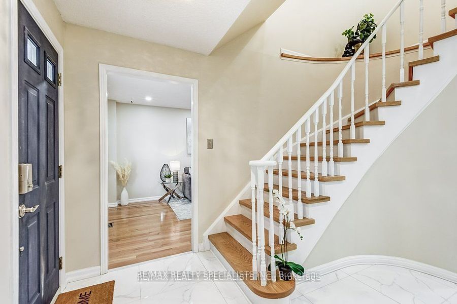 71 Pearce Drive N