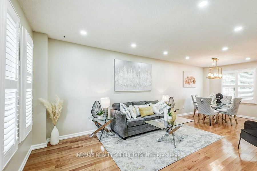 71 Pearce Drive N