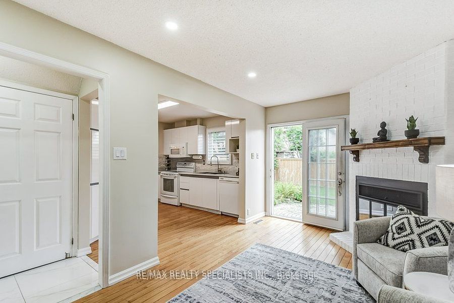 71 Pearce Drive N