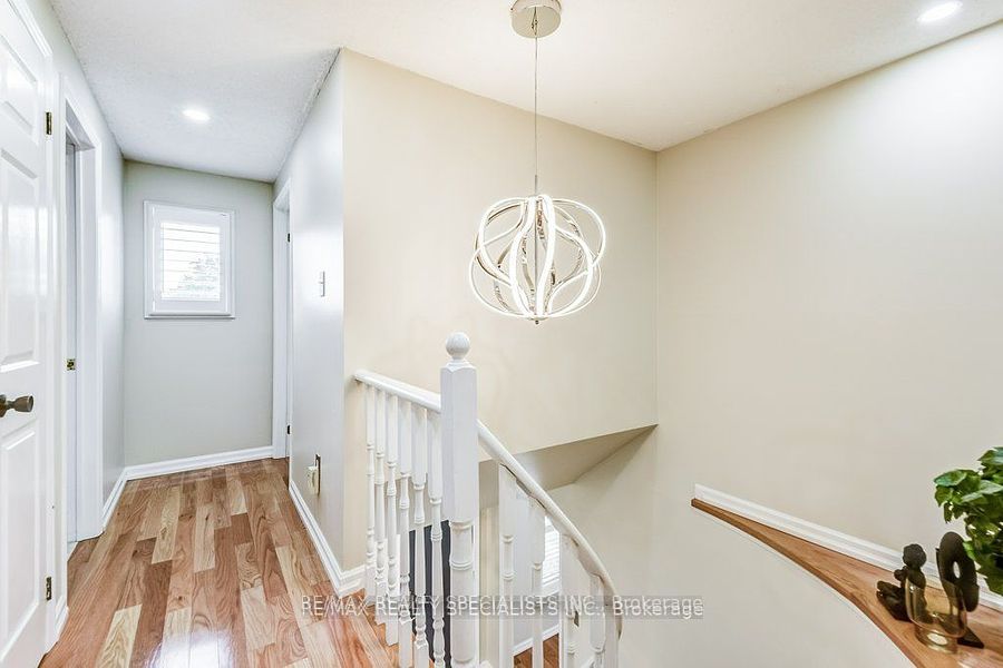 71 Pearce Drive N