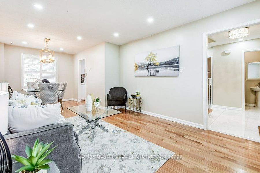 71 Pearce Drive N