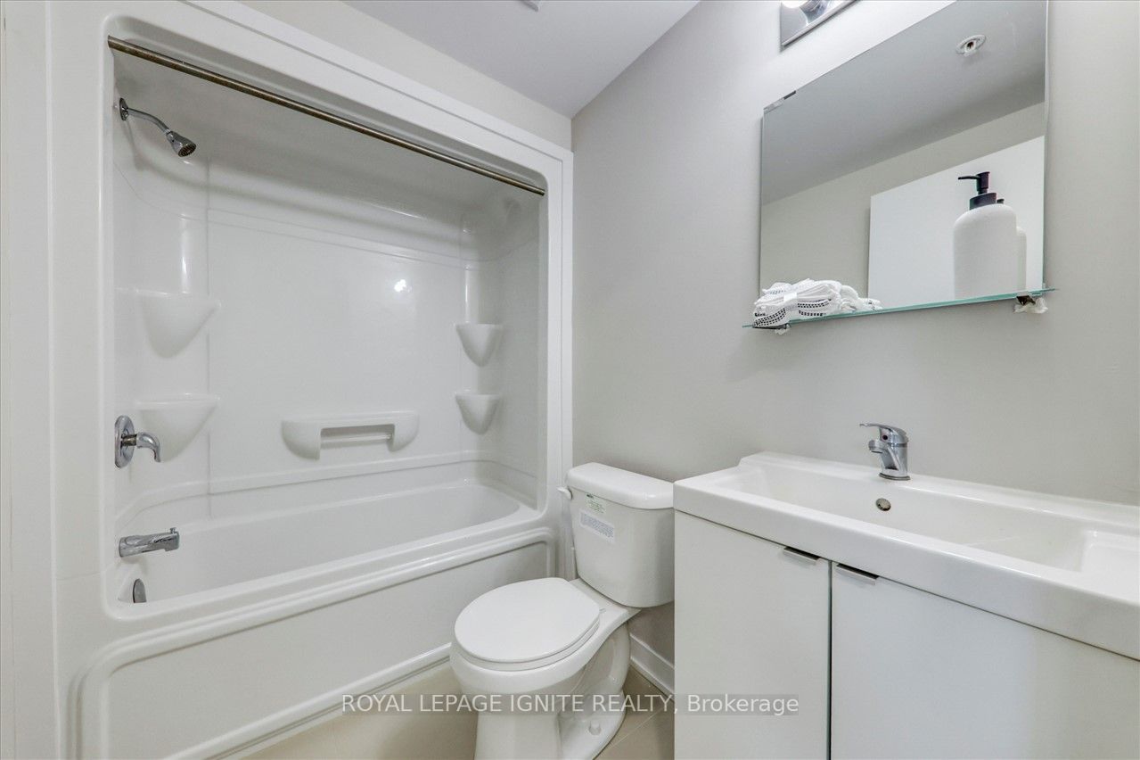 1800 Simcoe St N, #218