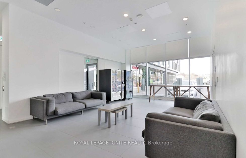 1800 Simcoe St N, #218
