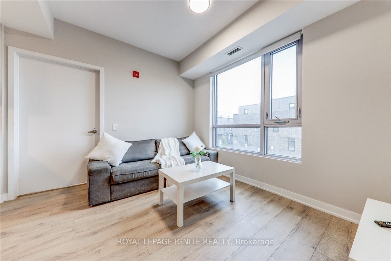 1800 Simcoe St N, #218