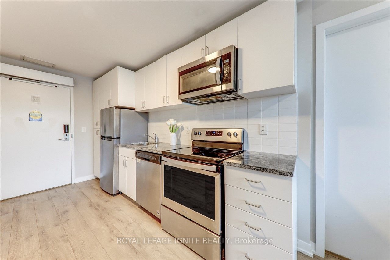 1800 Simcoe St N, #218