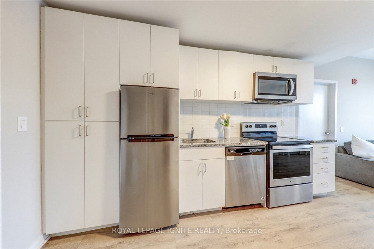 1800 Simcoe St N, #218