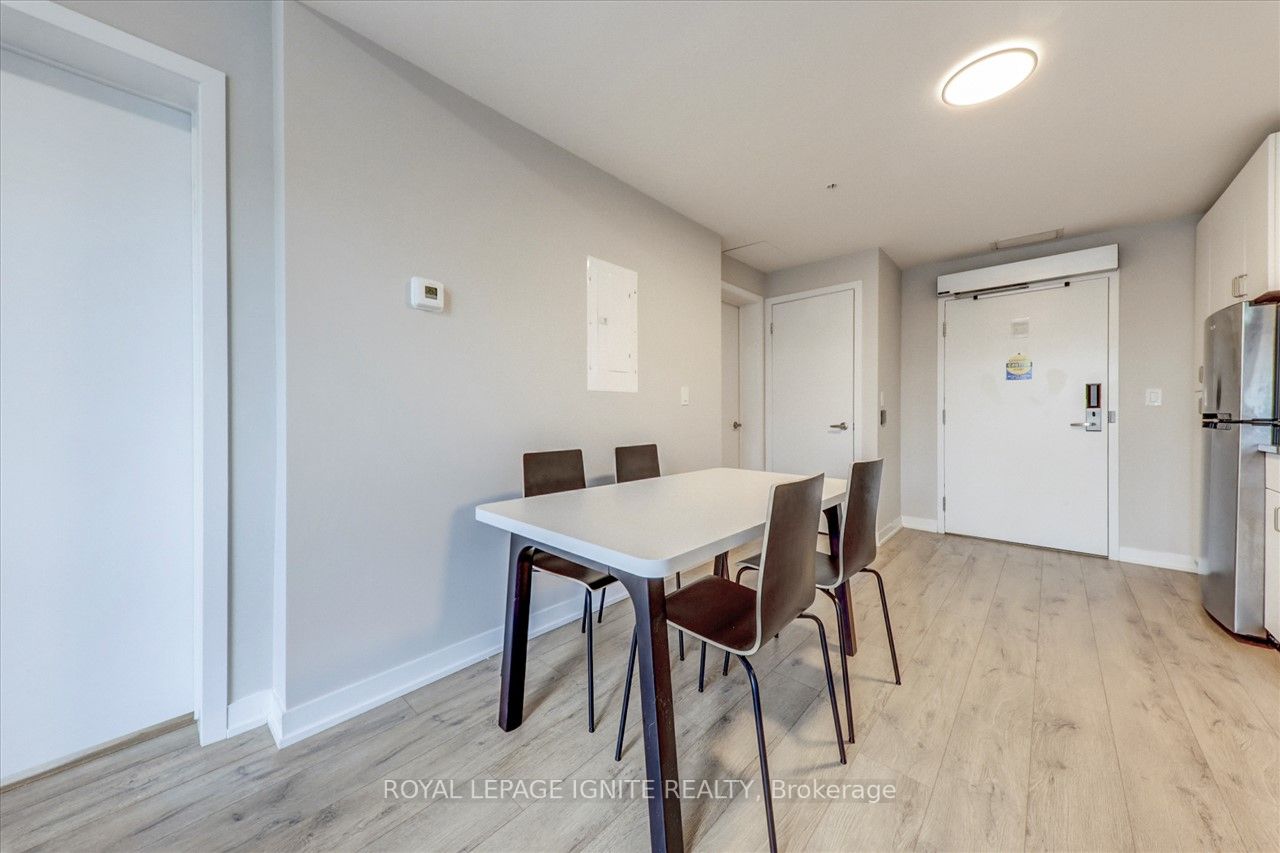 1800 Simcoe St N, #218