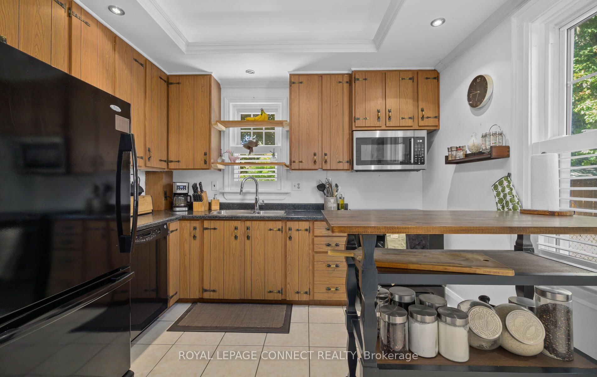 38 Scugog St
