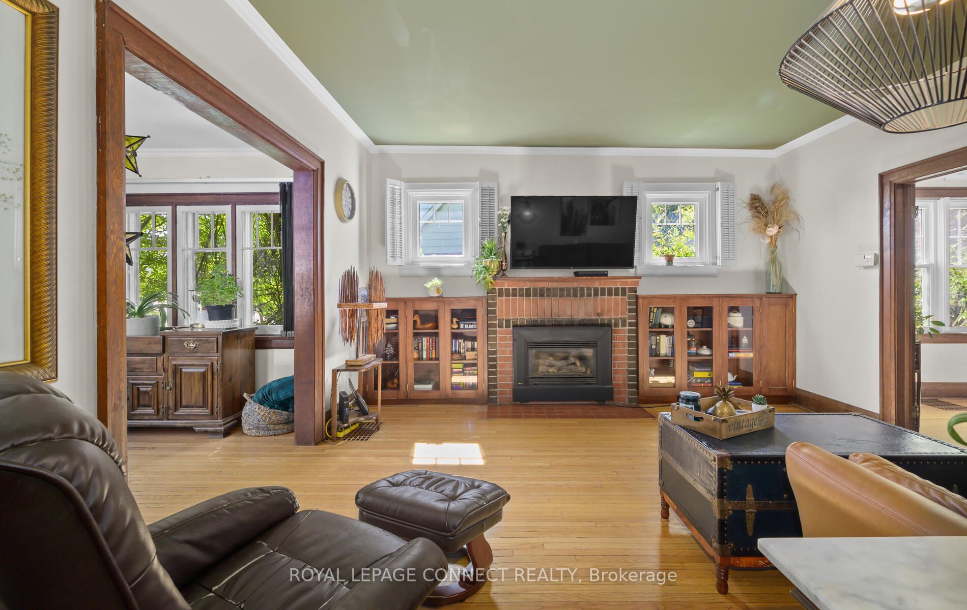 38 Scugog St