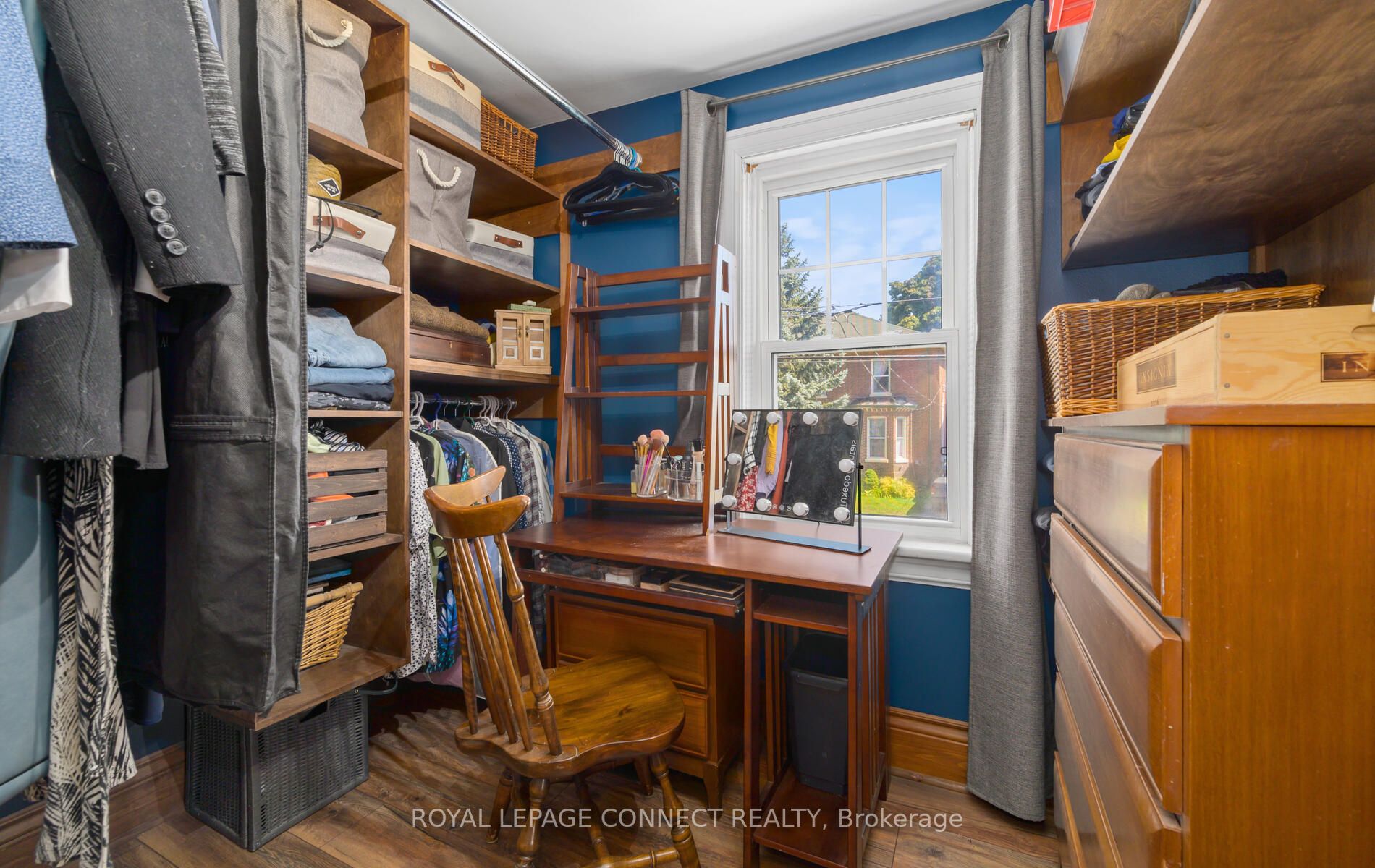 38 Scugog St