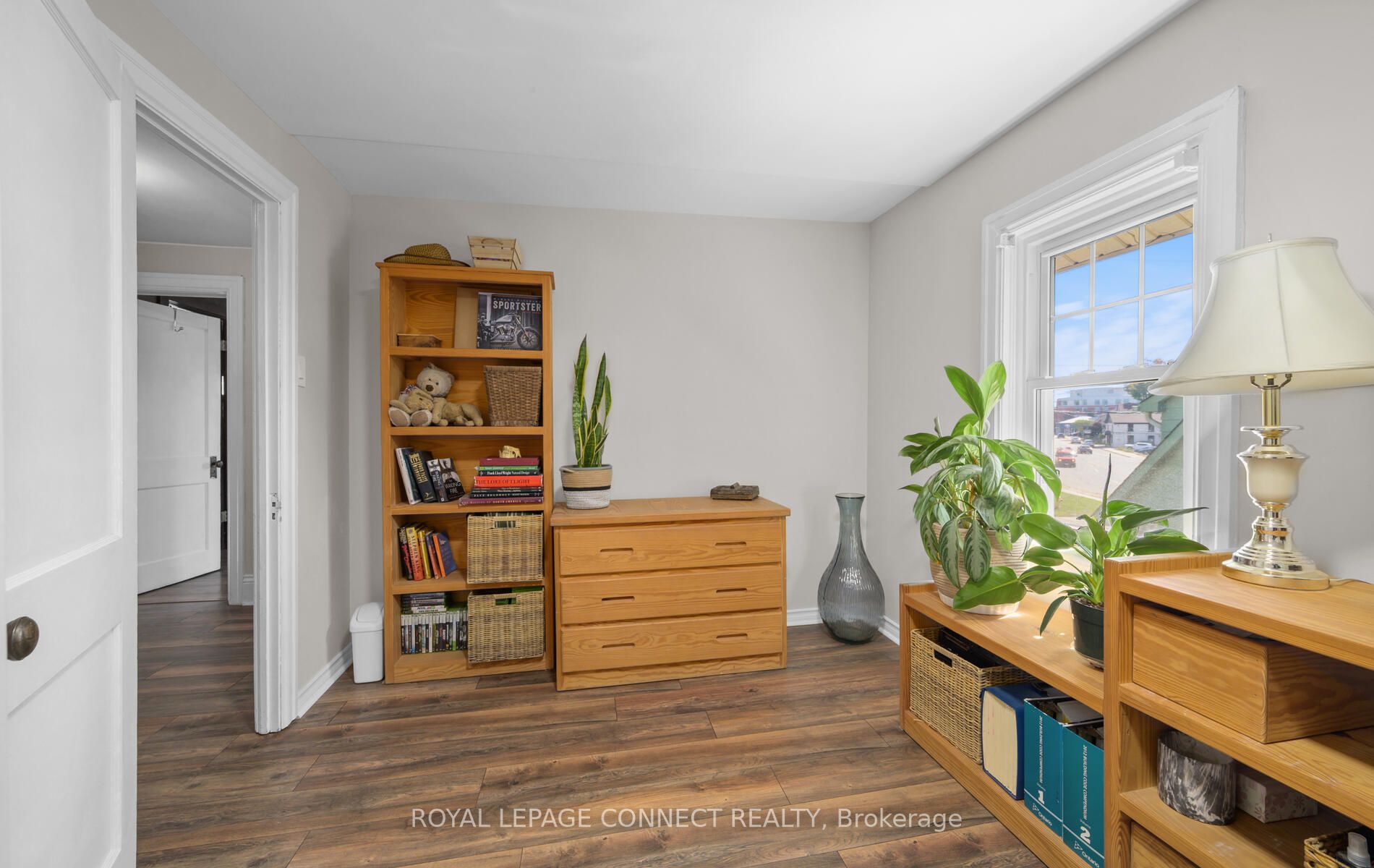 38 Scugog St