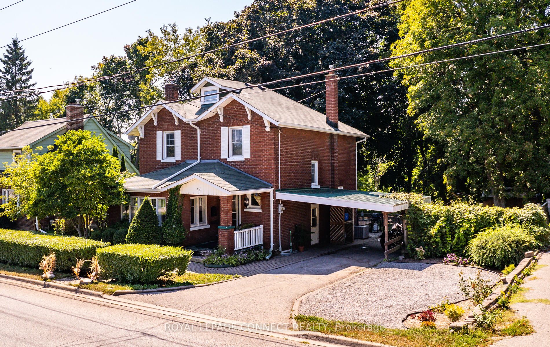 38 Scugog St