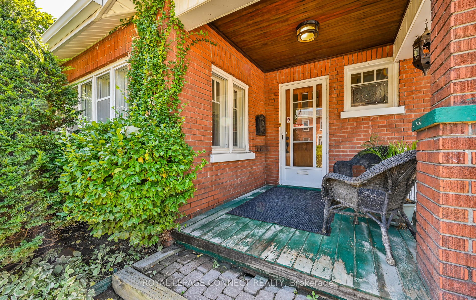 38 Scugog St