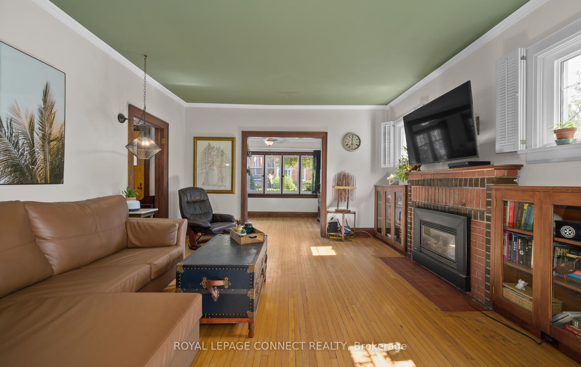 38 Scugog St