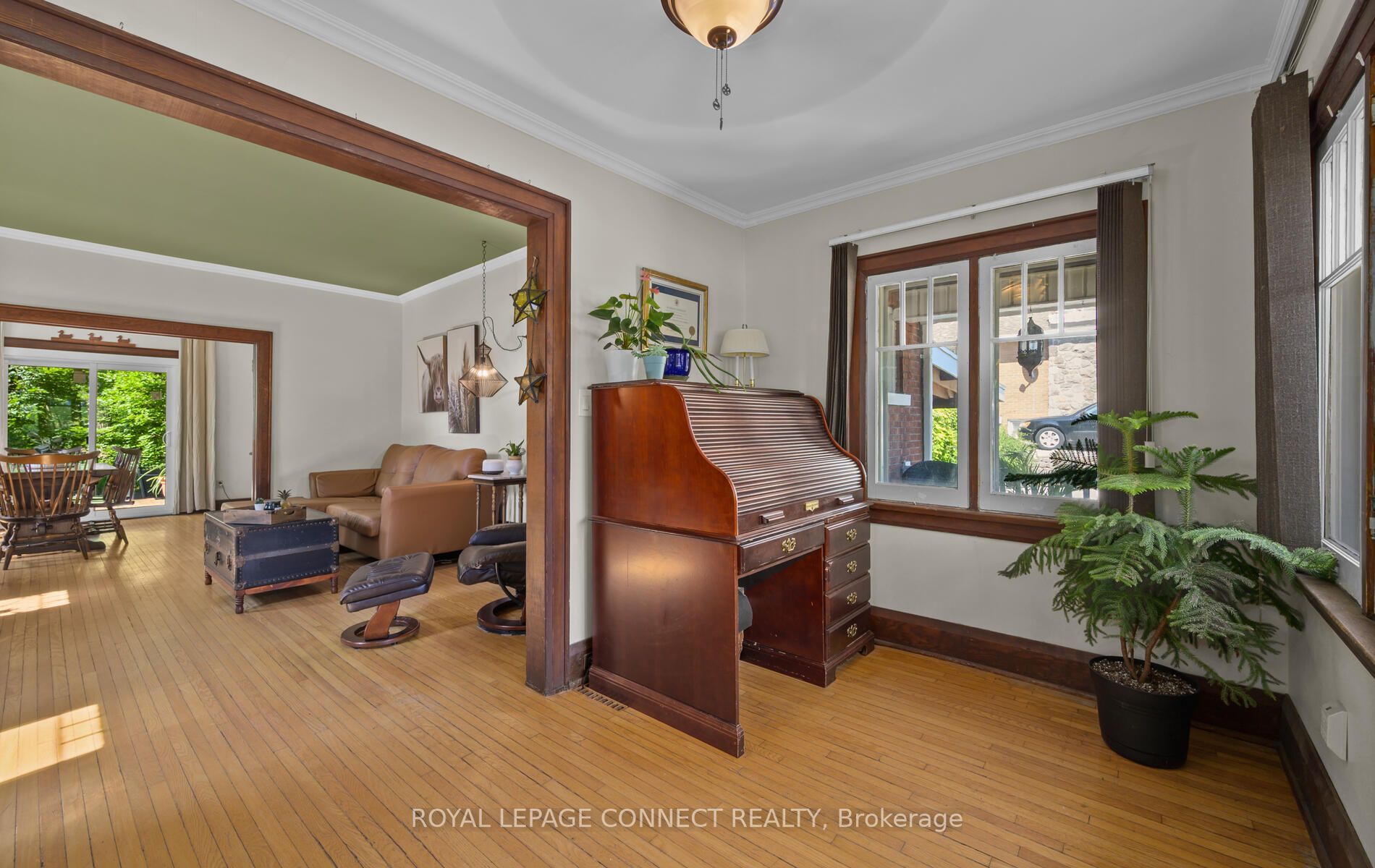 38 Scugog St