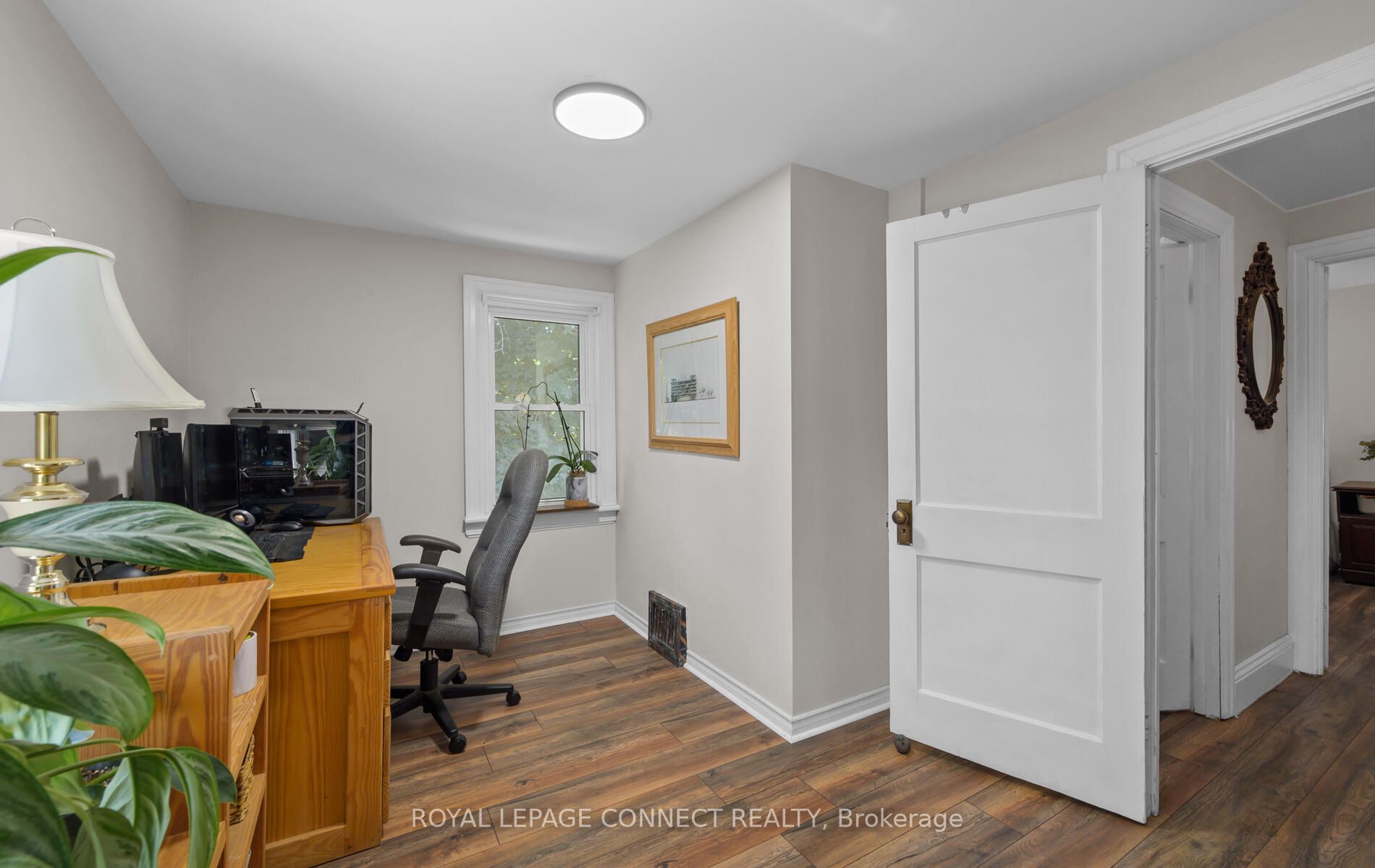 38 Scugog St