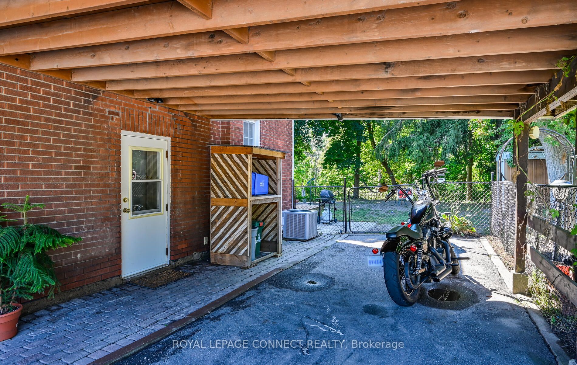 38 Scugog St