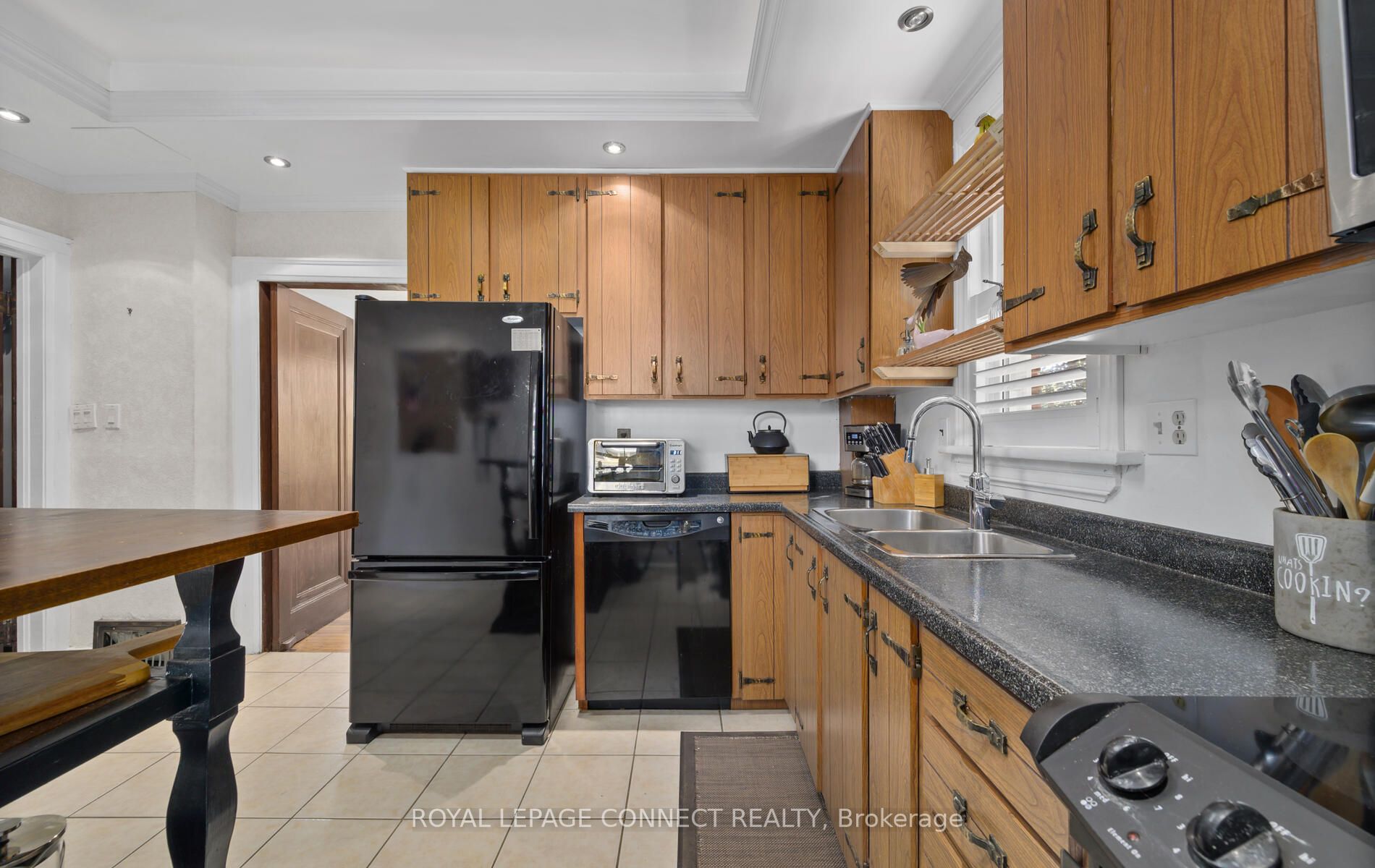 38 Scugog St