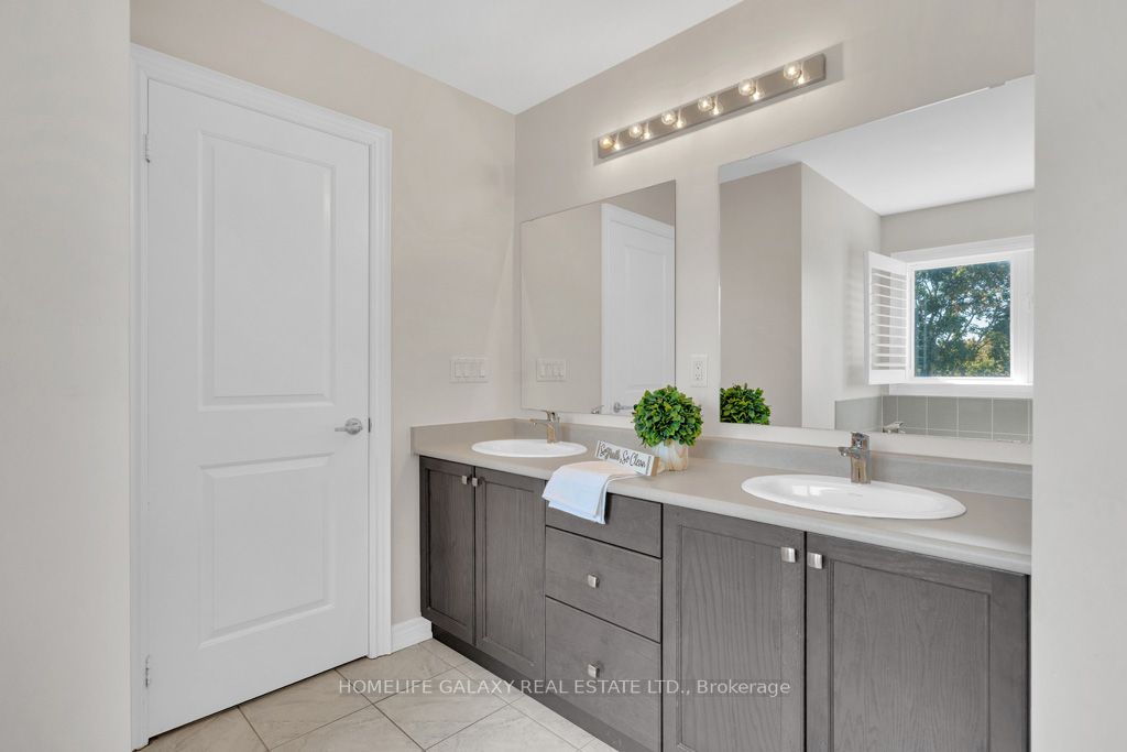 11 Donald Powell Cres