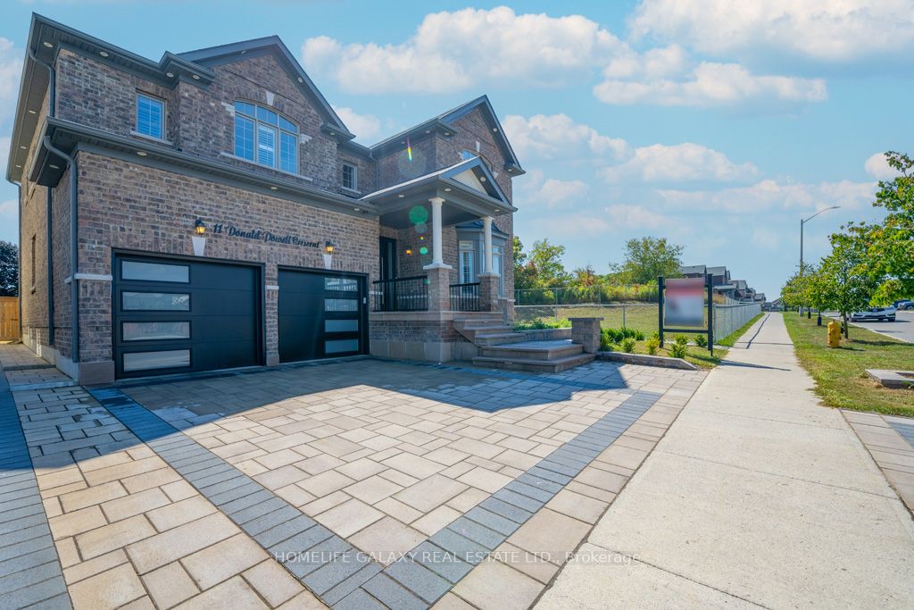 11 Donald Powell Cres