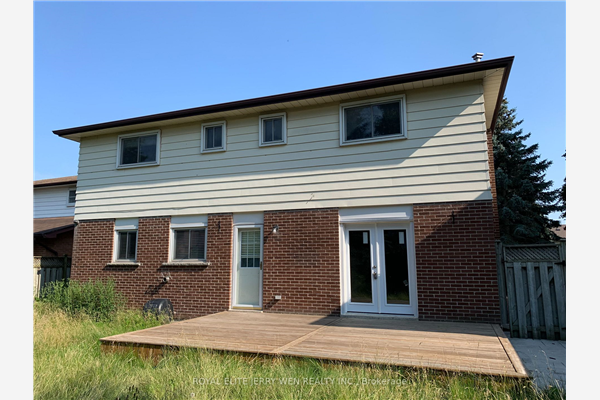 8 Deerfield Crt, Whitby