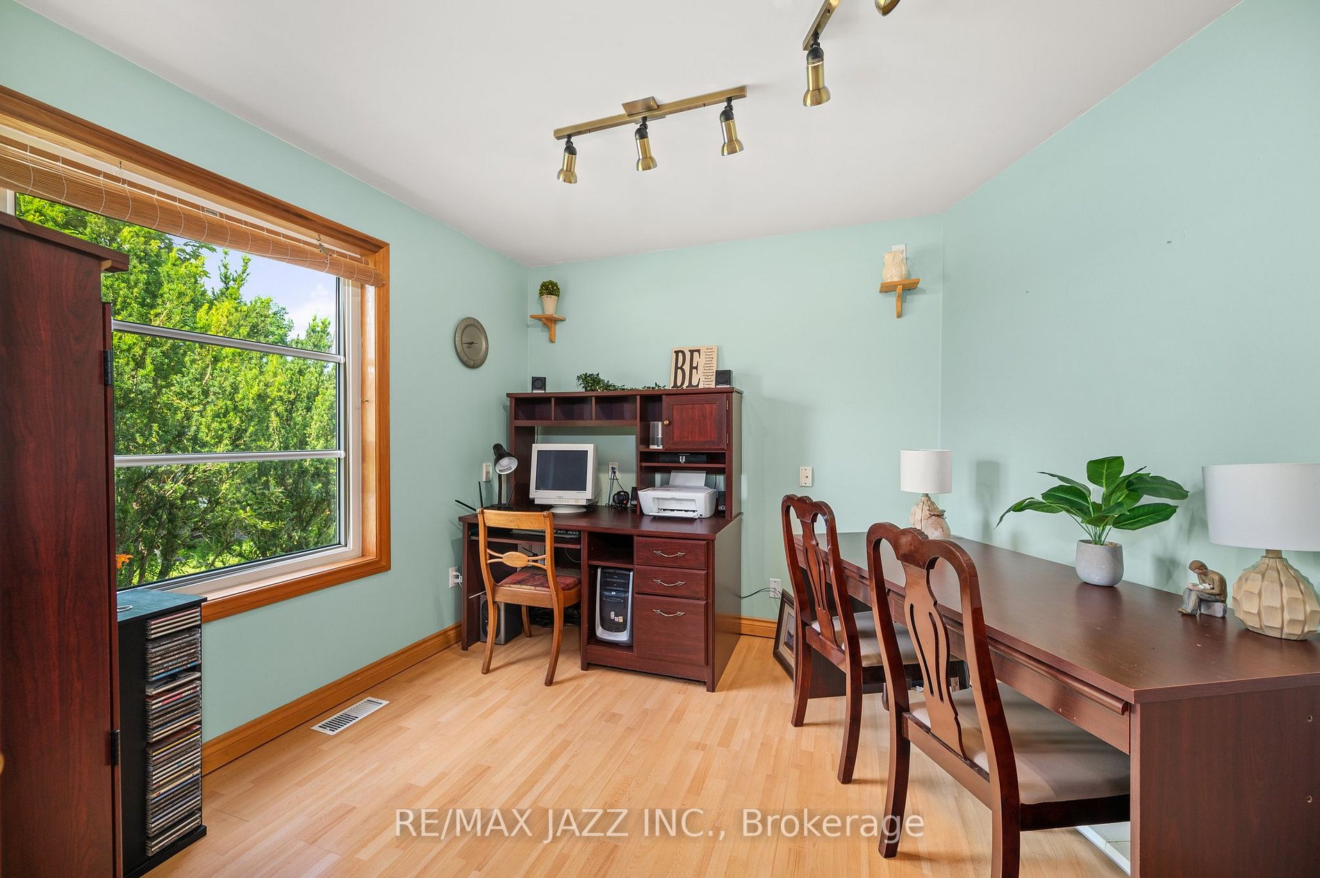 3810 Edgerton Rd