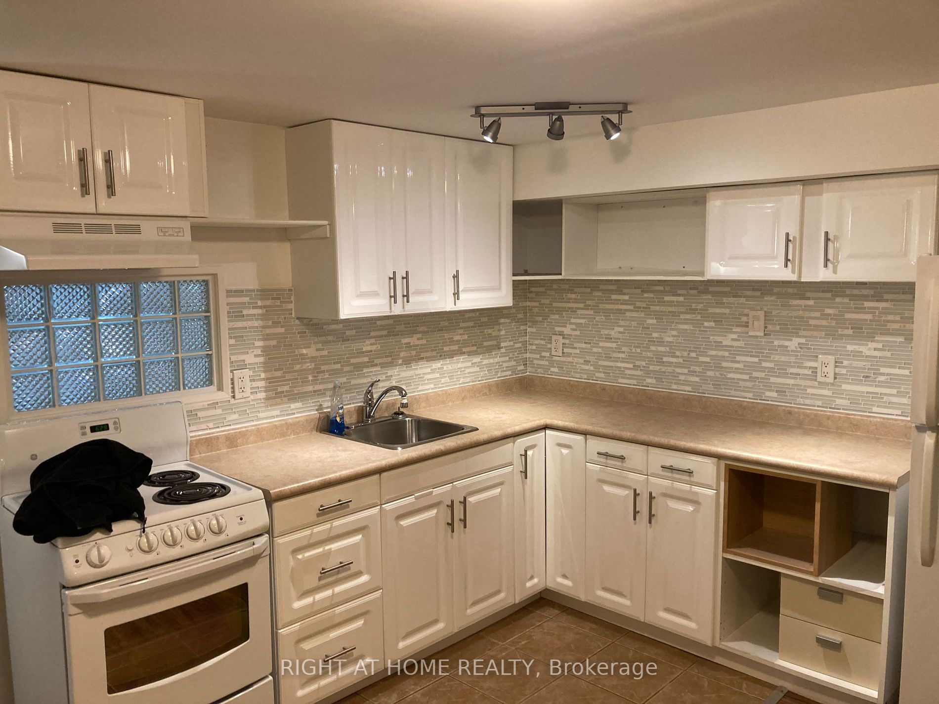 8 Summerfield Crt
